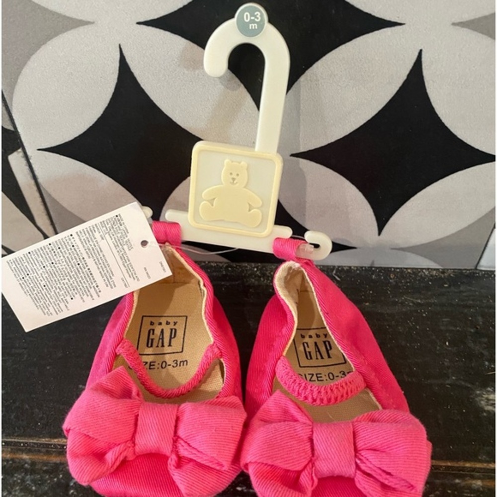 BABY GAP pink soft soles w/ bows🎀🎀 dress up your little with these sweet shoes